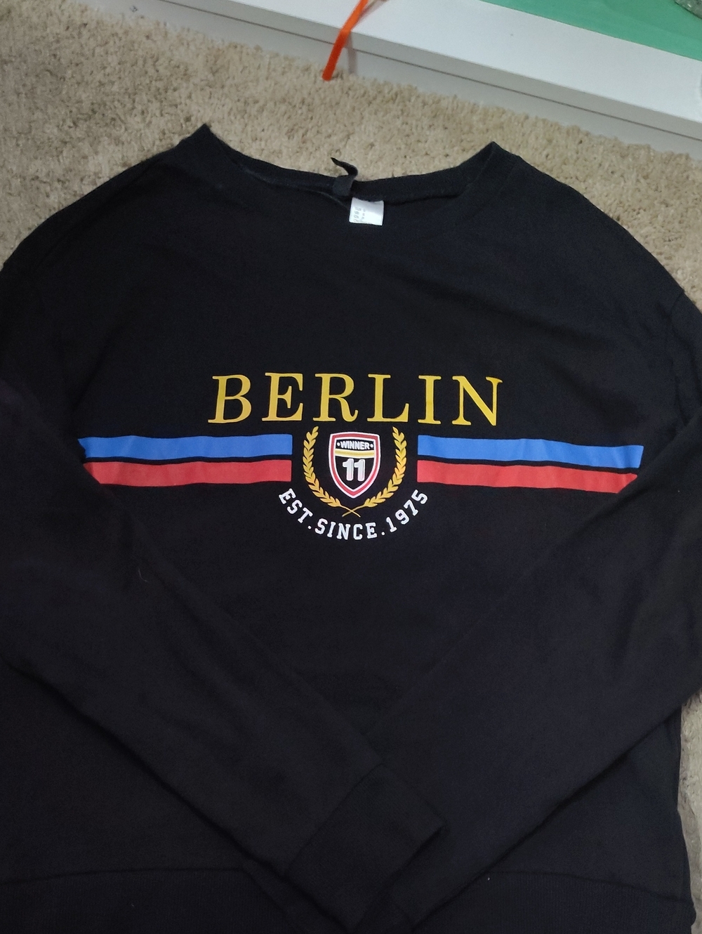 Women's Small Long Sleeve $25